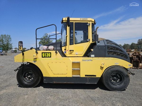 2017 BOMAG BW 27 RH image