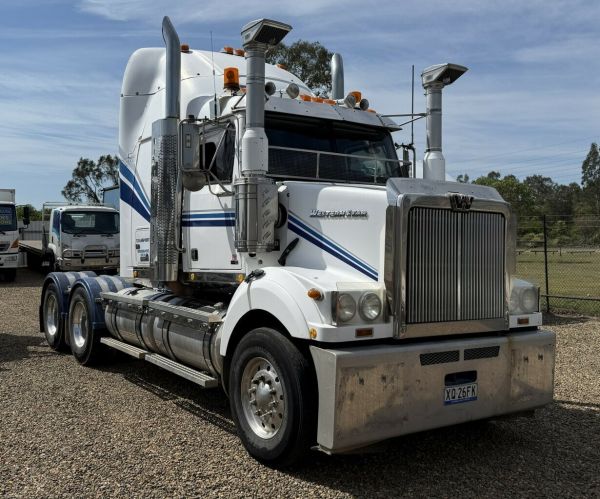 2013 Western Star 4800 Prime Mover Sleeper image