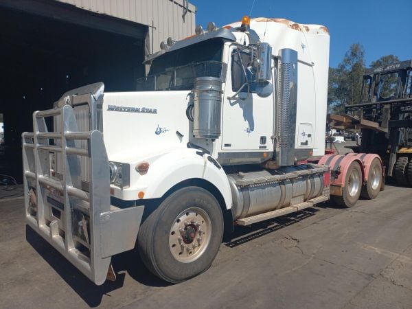 2017 Western Star 4864FXB Primemover 4800 FXB image