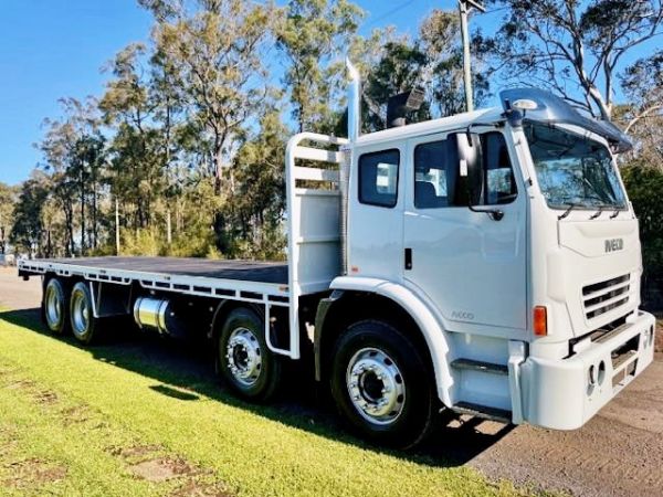2010 IVECO ACCO 8X4, CUMMINS 350HP, 13SP, 401KMS, 8.7M TRAY image