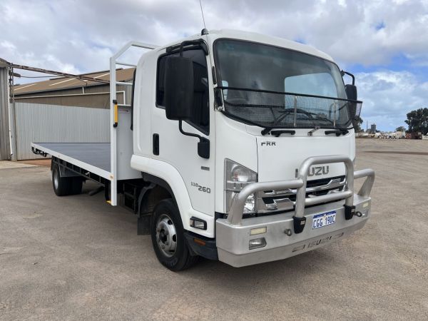 2016 Isuzu FRR 110-260 table top truck image