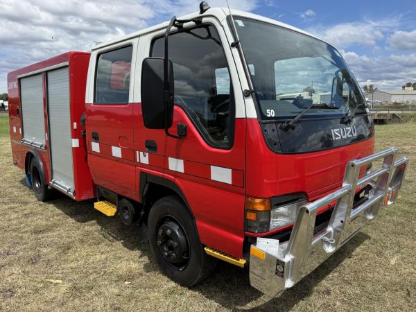 2004 ISUZU NPR400 Service Vehicle image