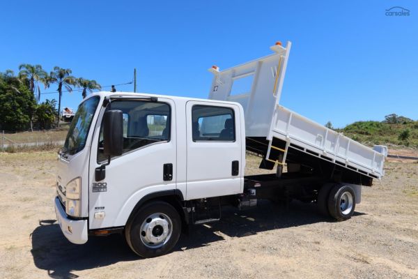 2012 Isuzu N Series NPR 250/300 Premium Crew Cab Auto image