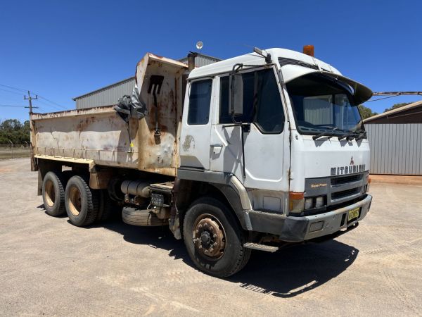1996 Mitsubishi FM Tipper image