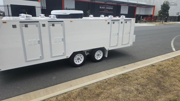 2025 McNeill 8 berth dog trailer image