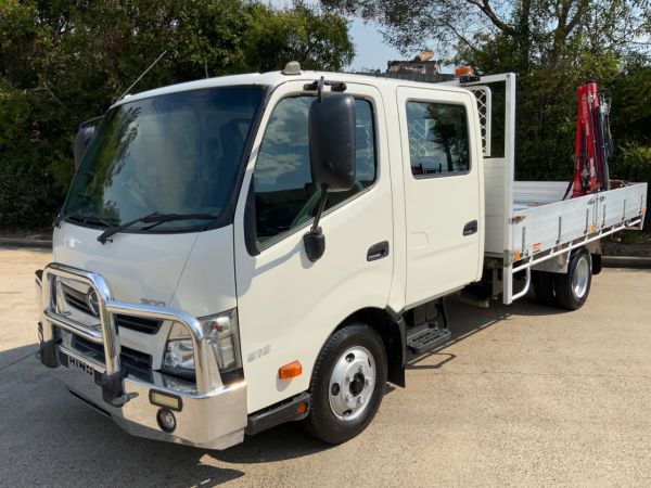 2018 Hino 616 - 300 Series Crane Truck 616 image