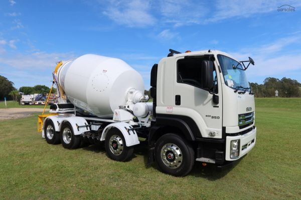 2025 Isuzu F Series FYJ300-350 Auto 8x4 image