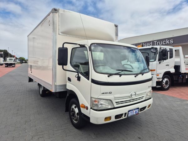2011 Hino 616 - 300 Series Pantech Auto Car License Van and Lift image
