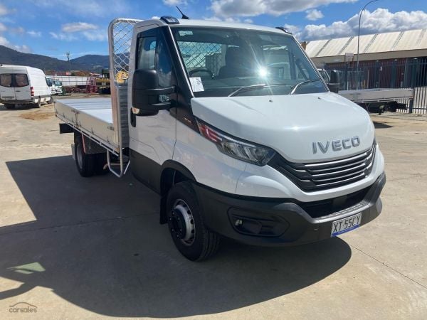 2025 Iveco Daily 70C18 72 180 Table Top image
