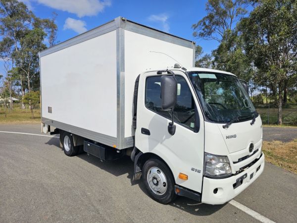 2021 Hino 300 616 turbo diesel auto car licence pantech truck image