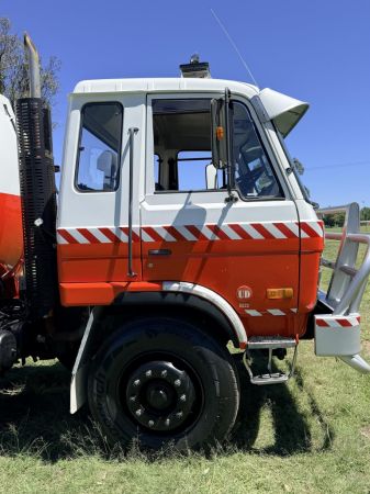 1991 UD CW1 Water Truck image