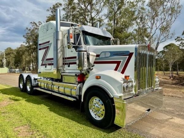 2013 KENWORTH T909, CUMMINS X15 CRATE ENGINE, 18SP, DUAL X LOCKS image