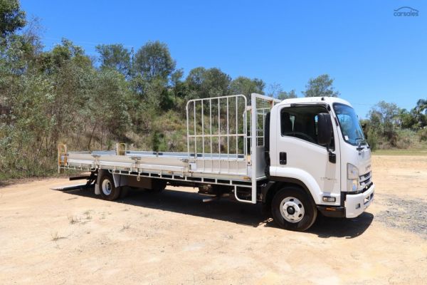 2017 Isuzu F Series FRR107-210 XLWB image
