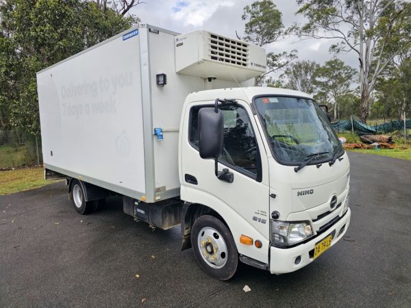 2021 Hino 300 turbo diesel auto car licence refrigerated pantech truck image