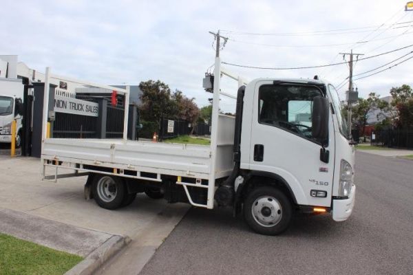 2017 Isuzu N Series NNR 45-150 image