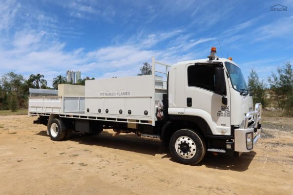 2015 Isuzu F Series FTR 900 Premium image