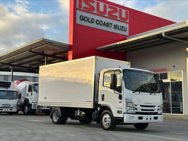 2025 Isuzu Nnr 45 150 3-Pallet Pantech image