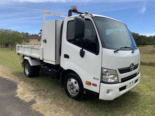 2017 Hino 300 617 Tipper image