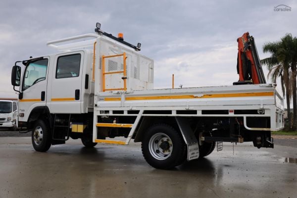 2022 Isuzu N Series NPS75-144 4X4 image