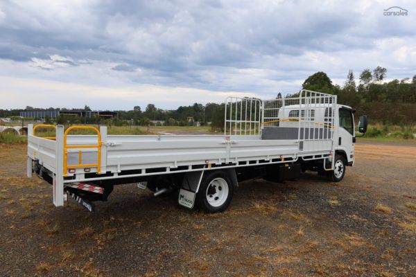 2017 Isuzu N Series NQR 87/80-190 Prem AMT Auto image