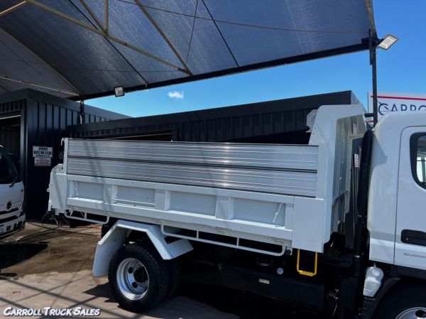2023 MITSUBISHI FUSO CANTER 815 Dump Truck image