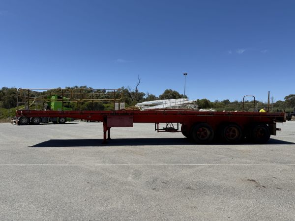 1985 Fruehauf Tri-Axle Trailer image