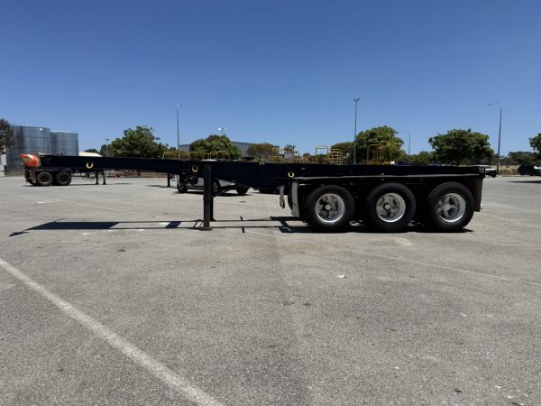 1994 Howard Porter Tri-Axle image