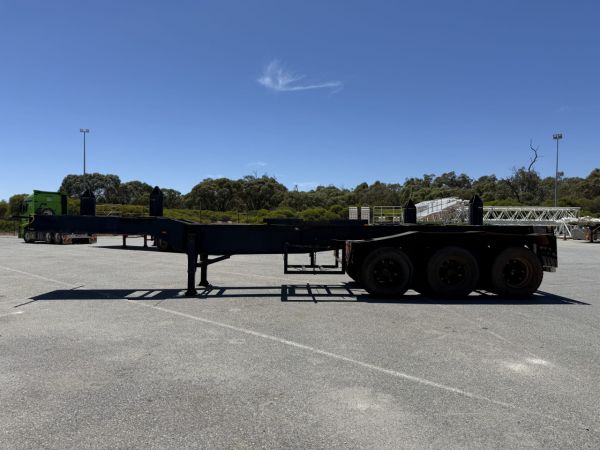 1994 Howard Porter Tri-Axle Skel Trailer image