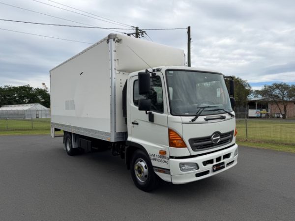2013 Hino FC 1022 Pantech image