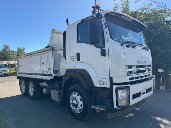 2017 Isuzu FXZ image