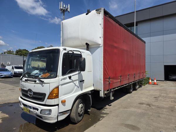 2005 Hino FD 6x2 Curtainsider **Mechanical Repairs Required**NOT DRIVEABLE** image
