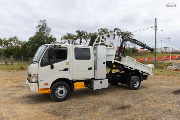 2018 Hino 300 Series 921 Crew Cab Auto image
