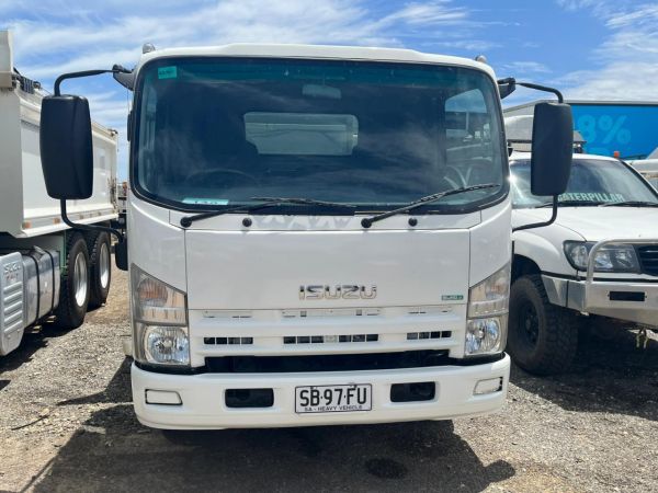 2020 ISUZU NPR300 Flatbed image