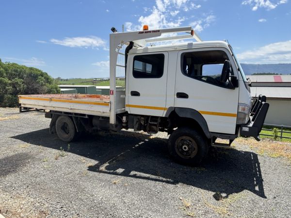2010 Mitsubishi 7/800 4x4 Tray Truck image