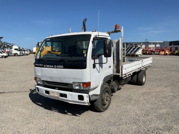 2004 Nissan MK175 4x2 Service Truck image