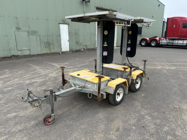 2014 Data Signs Portable Traffic Light Trailer Set image