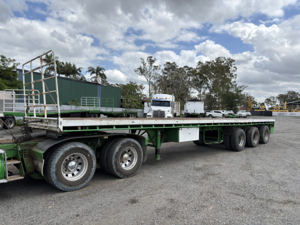 1970 Fruehauf Flat Top Tri-Axle image