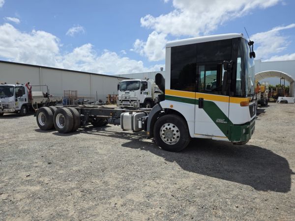 2013 Mercedes Benz Cab Chassis image