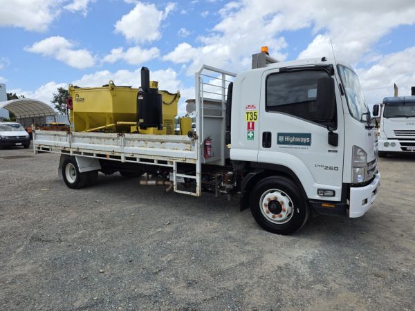 2018 Isuzu FSR 4x2 Tray Truck image