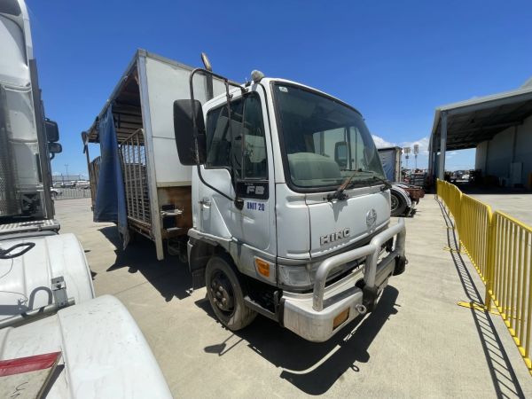 2000 Hino FB 4x2 Curtainsider image