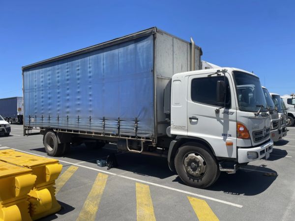 2007 Hino FG 2 4x2 Curtainsider image