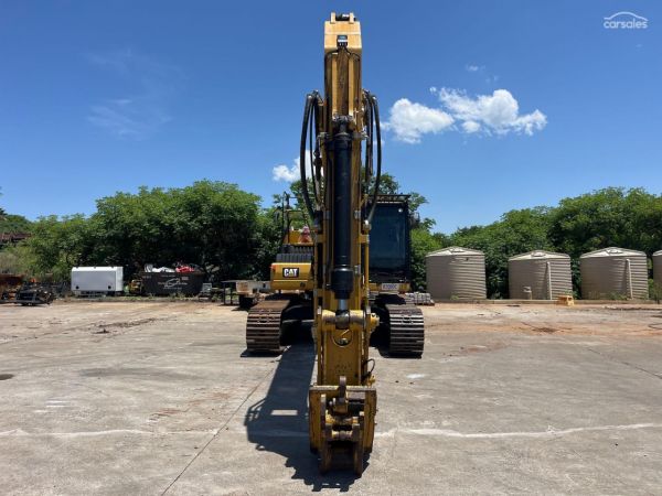 2019 Caterpillar 330 image