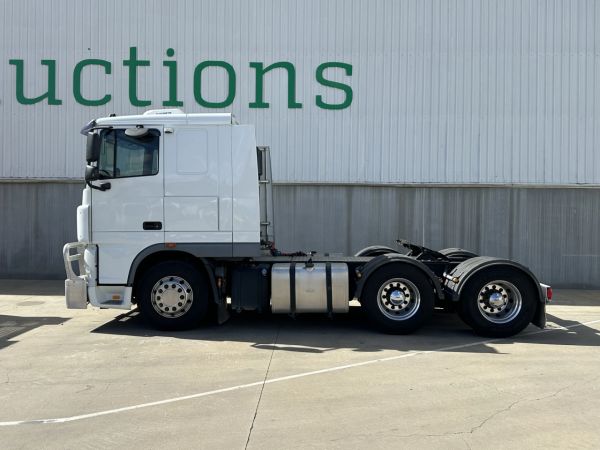 2017 DAF XF105 6x4 Prime Mover image