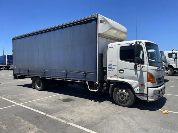 2017 Hino 500 2 4x2 Curtainsider image