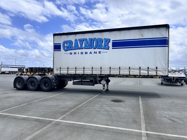 2018 Vawdrey VB S3 Tri-Axle Curtainsider image