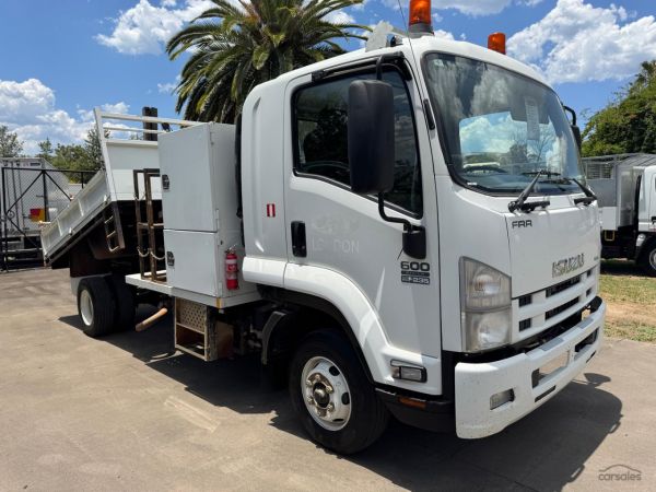2013 Isuzu Frr 600 image