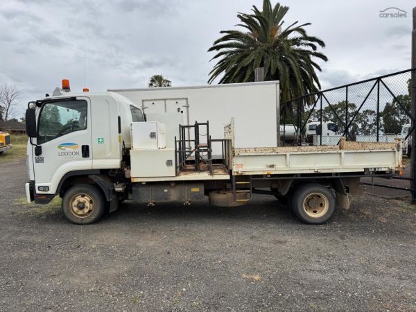 2013 Isuzu Frr 600 image