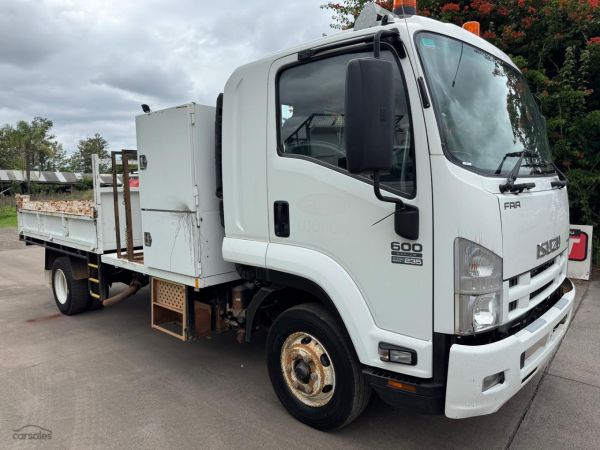 2013 Isuzu Frr 600 image