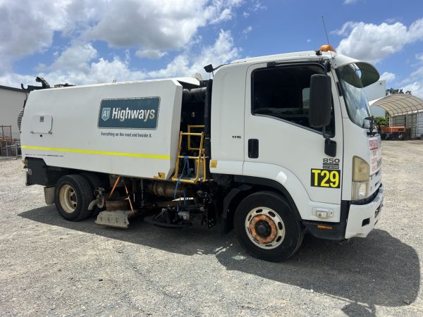 2008 Isuzu FSR 850 Street Sweeper image