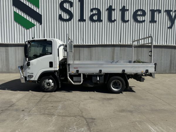 2024 Isuzu NPR 45-155 4x2 Tray Truck image